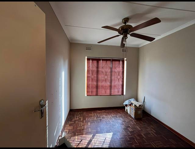 5 BEDROOM FREEHOLD FOR SALE IN BARNS